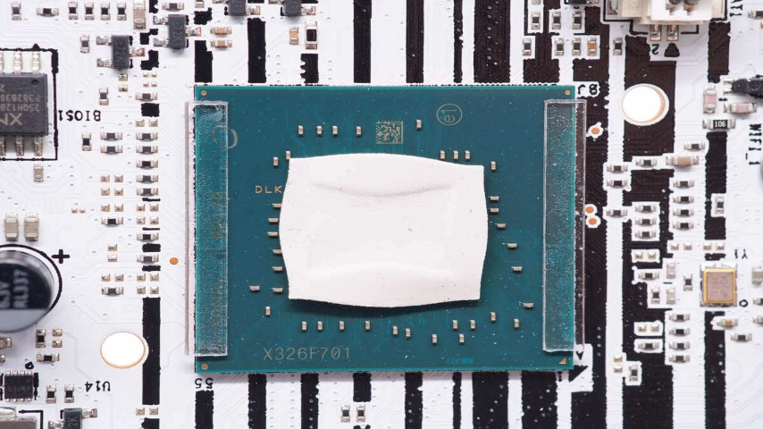 南桥芯片上的导热硅胶片 南桥芯片上的导热硅胶片