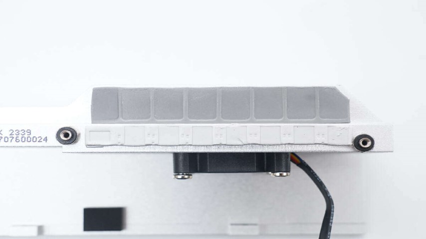 散热器上的导热硅胶片 散热器上的导热硅胶片