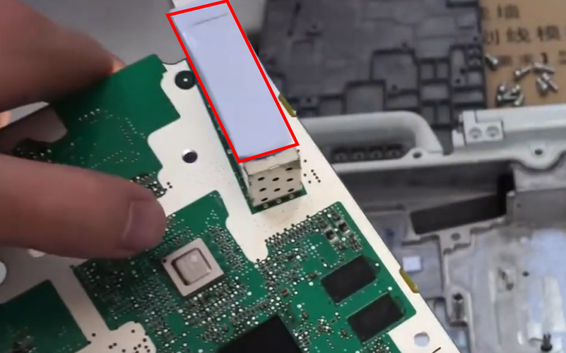 光接口上的导热硅胶片