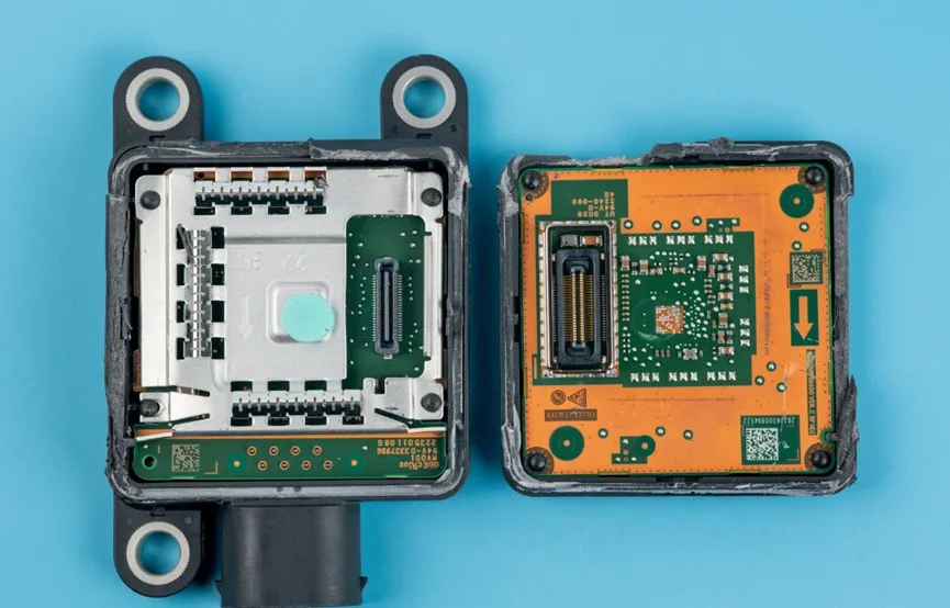 射频芯片背面使用导热凝胶作为导热绝缘作用