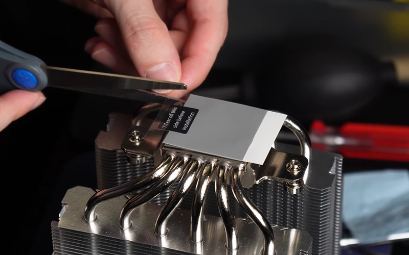 告别硅脂泵出效应：傲川PCM相变化导热材料全系选型与应用指南 